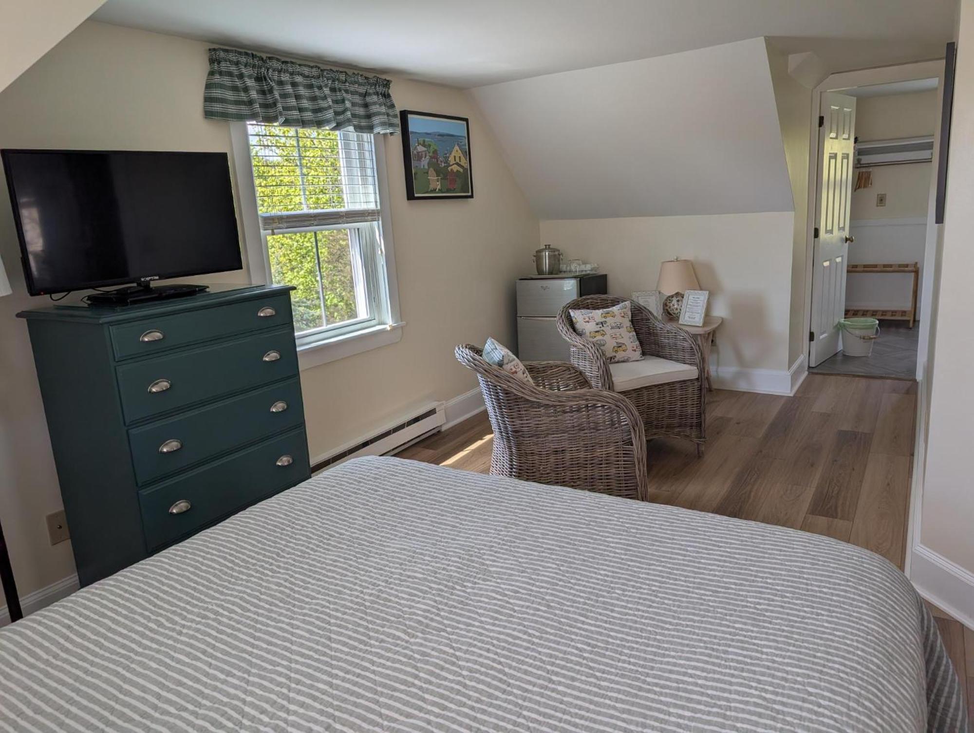 Deluxe Queen Room