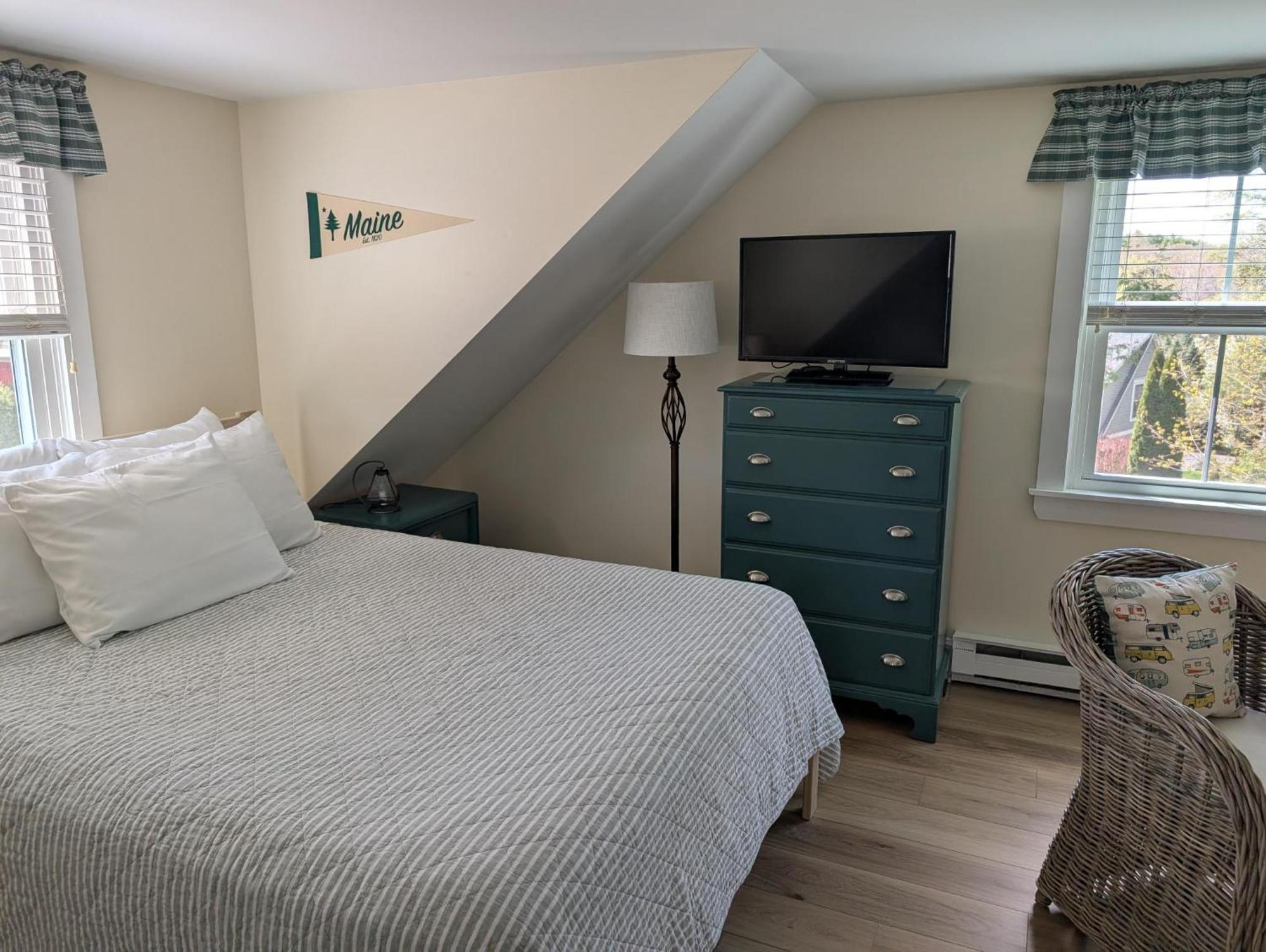Deluxe Queen Room