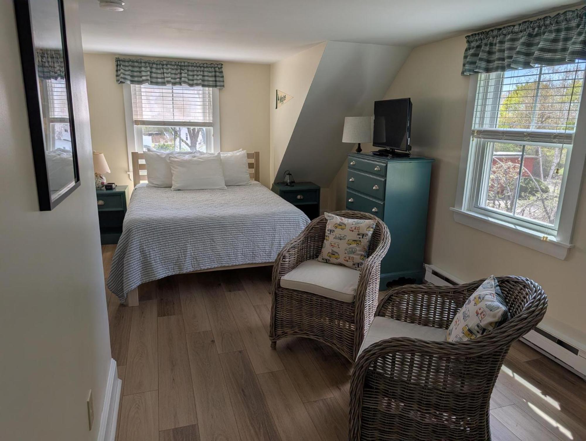 Deluxe Queen Room