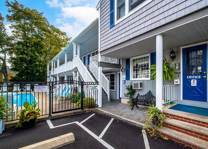 Motel: Stage Run By The Sea